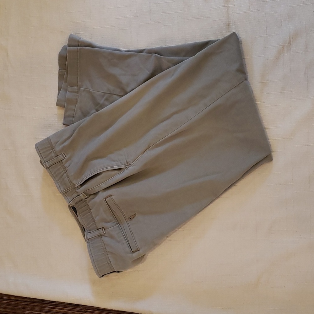 Lee's Extreme Comfort Relaxed Fit Men's Beige Chino Pants, 36" Waist 32" Inseam